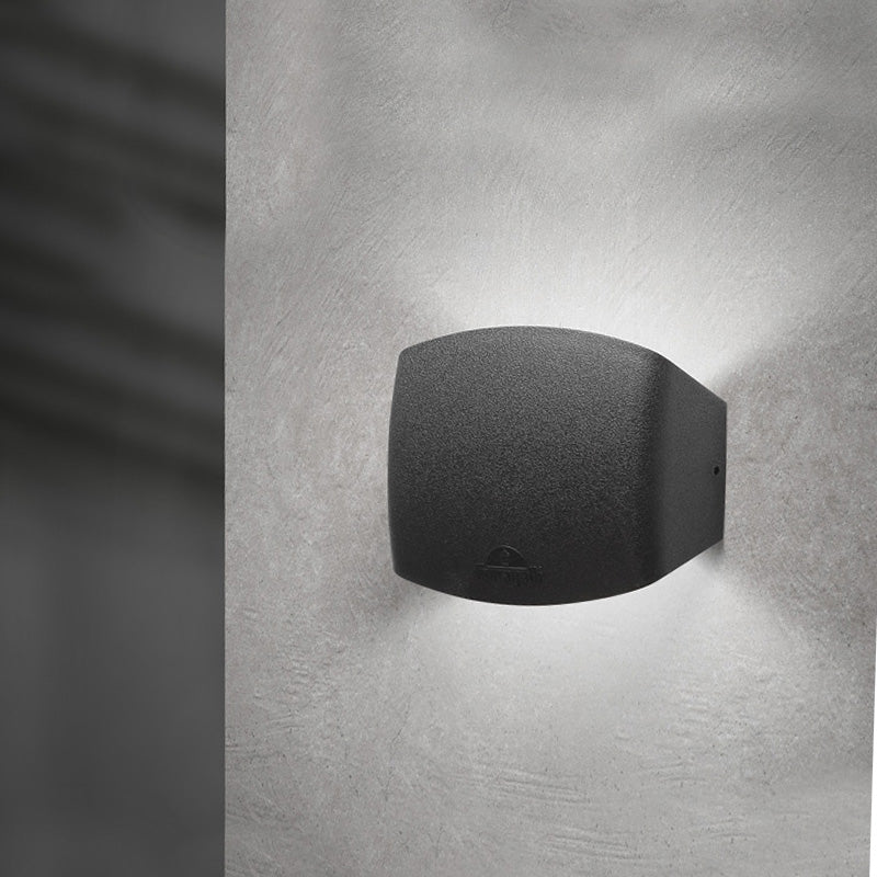 abram150 Wall Light; front view with lights on